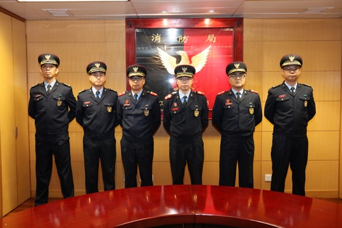 仪式由消防局局长梁毓森消防总监主持,其他出席官员包括两位副局长,各